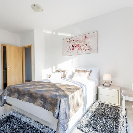 Villa Spark With Heated Pool In Rogoznica Zecevo Ngoại thất bức ảnh