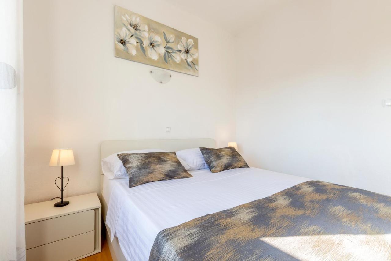 Villa Spark With Heated Pool In Rogoznica Zecevo Ngoại thất bức ảnh