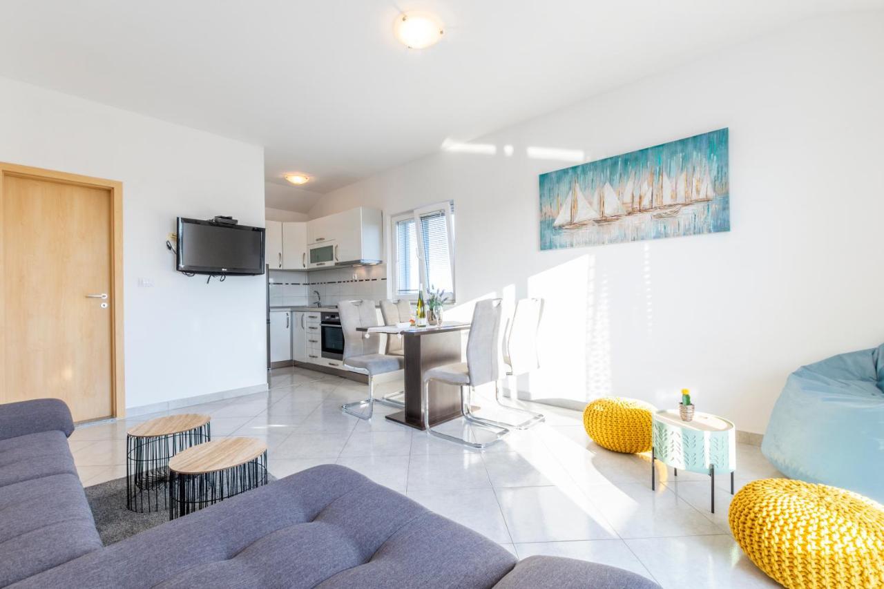 Villa Spark With Heated Pool In Rogoznica Zecevo Ngoại thất bức ảnh
