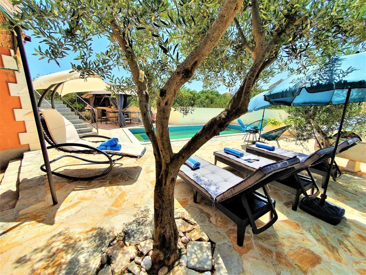 Villa Spark With Heated Pool In Rogoznica Zecevo Ngoại thất bức ảnh
