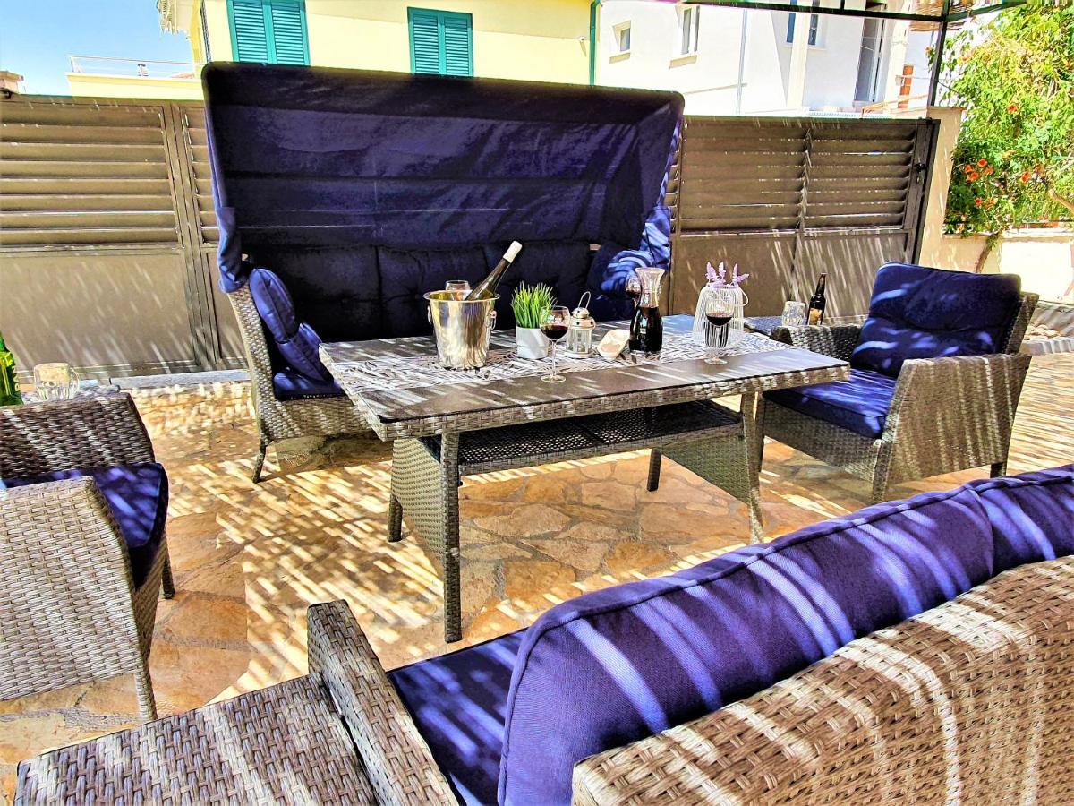 Villa Spark With Heated Pool In Rogoznica Zecevo Ngoại thất bức ảnh